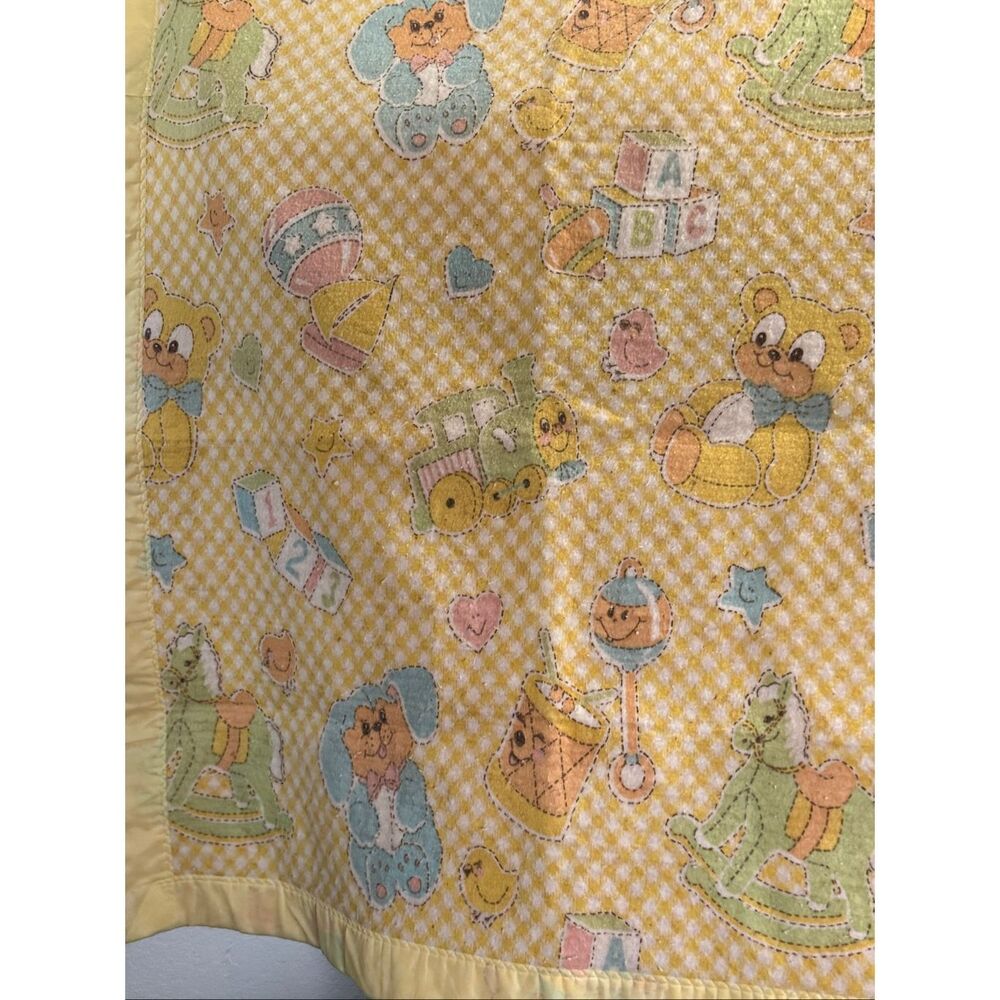Vintage WPL 1675 Beacon Baby Blanket Acrylic Yellow Nylon Trim Toys USA
